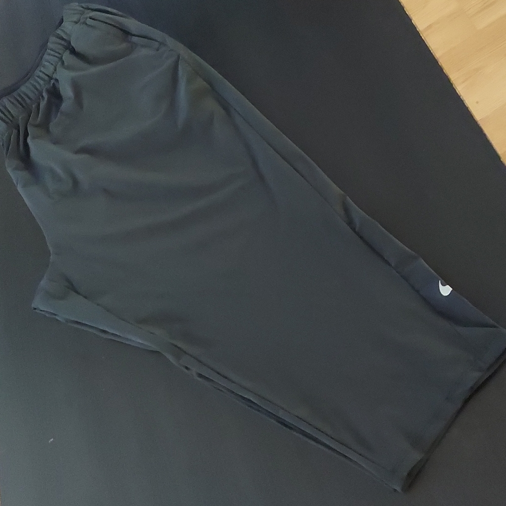 Nike - Picture 15 of 16